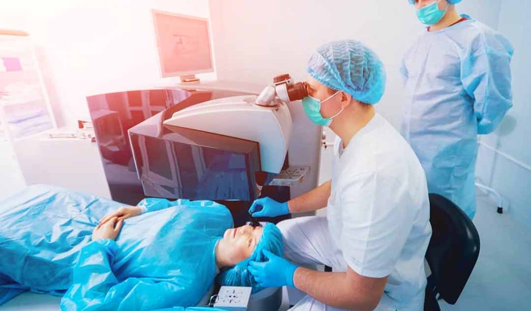 Tôi nên chuẩn bị để phẫu thuật cắt gọt giác mạc bằng tia laser như thế nào?