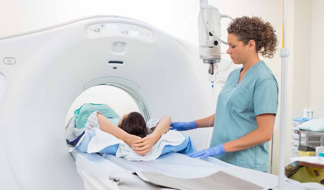 Bạn cần làm gì trước khi chụp cắt lớp vi tính (CT) để chẩn đoán viêm loét đại tràng?