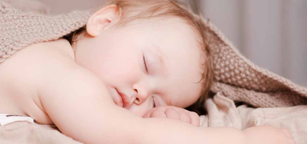 Khi trẻ bị hội chứng ngưng thở khi ngủ do tắc nghẽn, cần điều trị như thế nào?