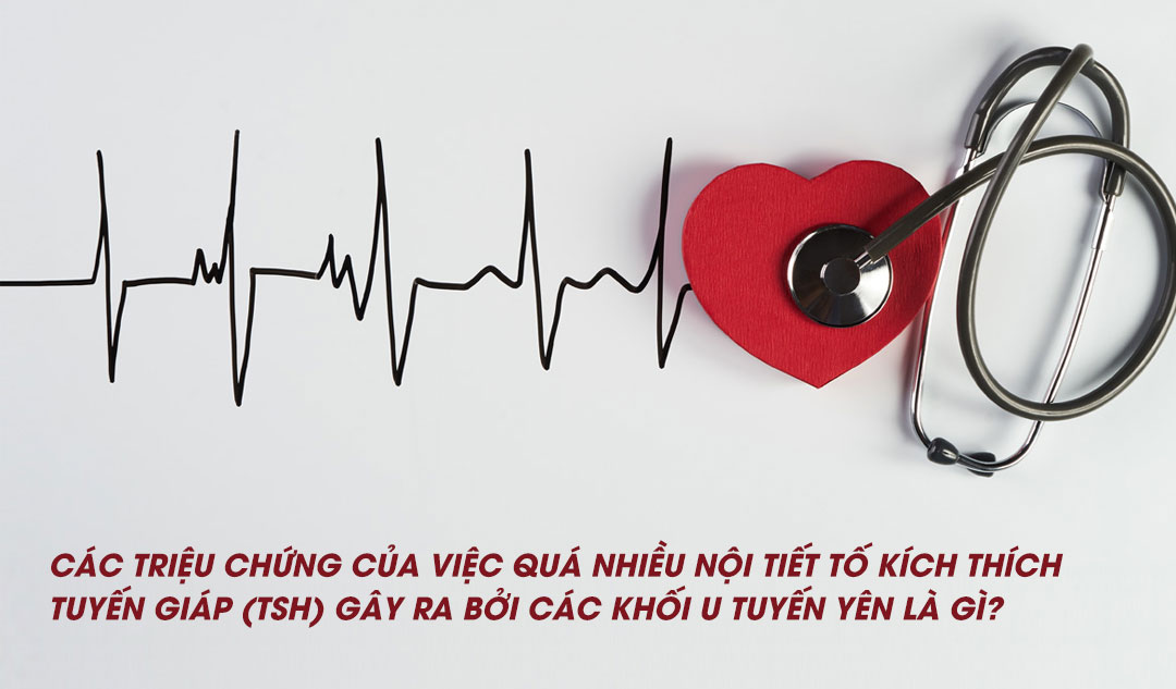 Các triệu chứng của việc quá nhiều nội tiết tố kích thích tuyến giáp (TSH) gây ra bởi các khối u tuyến yên là gì?