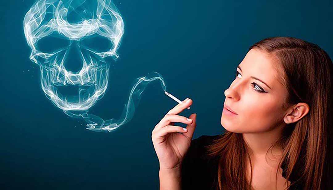 Phụ nữ hút thuốc dẫn đến mãn kinh sớm và liên quan đến ung thư bàng quang
