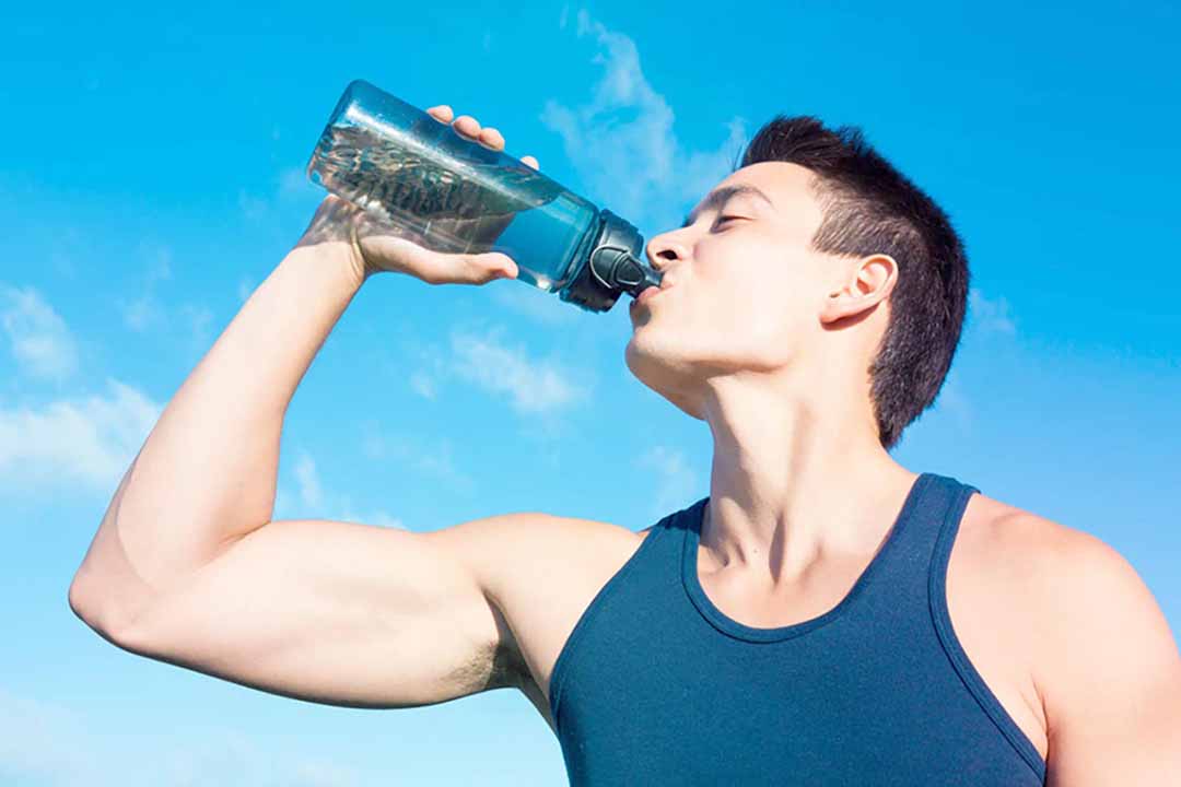 Uống nhiều nước không ngăn được bệnh ung thư bàng quang