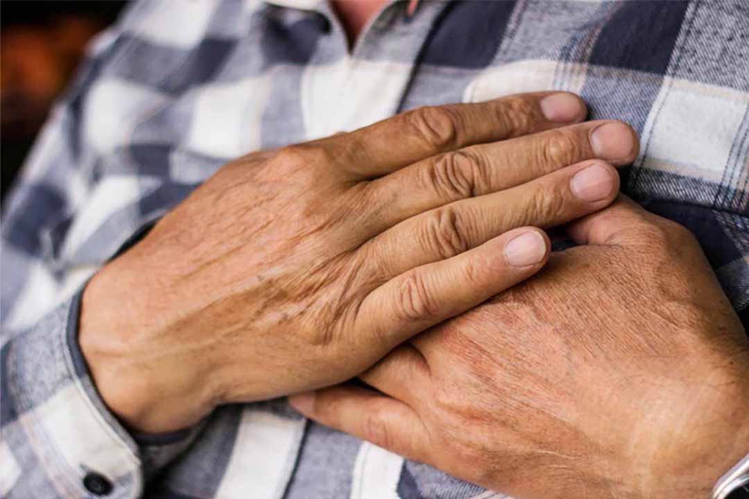 Phân biệt chứng đau ngực với đau tim