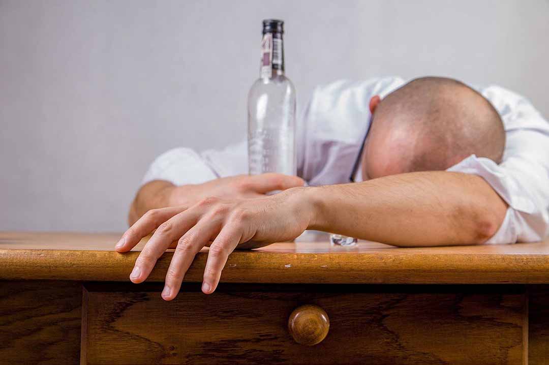 Mối liên hệ giữa nghiện rượu và trầm cảm