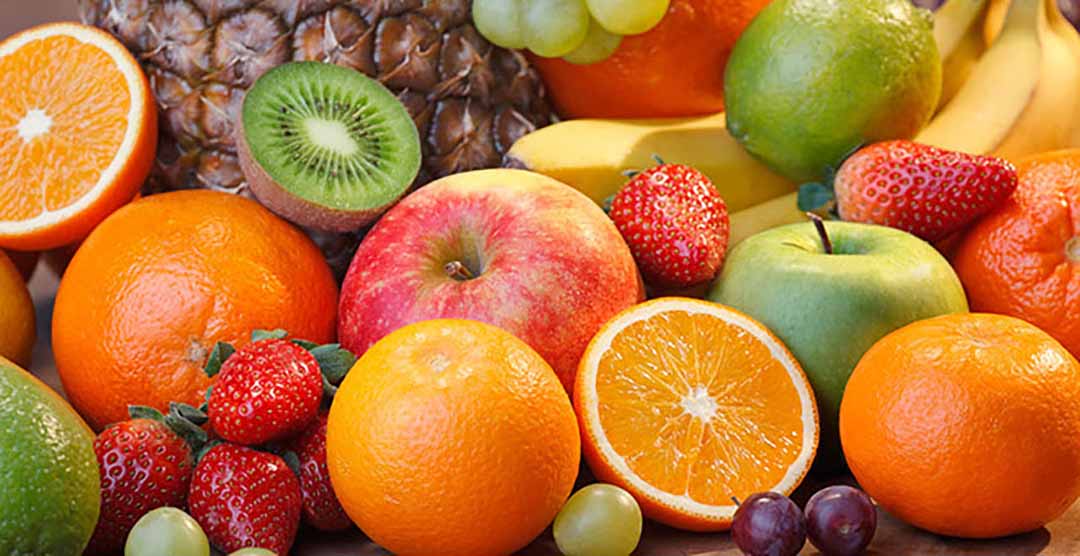 Ăn nhiều trái cây, rau xanh và ngũ cốc, đặc biệt hạn chế các thực phẩm giàu chất béo.
