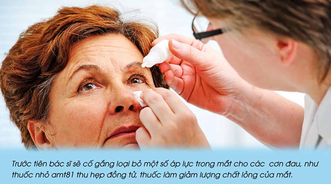 Trước tiên là nhỏ thuốc nhỏ mắt làm giảm áp lực cho mắt. Nếu nghiêm trọng thì có thể cần phẫu thuật.