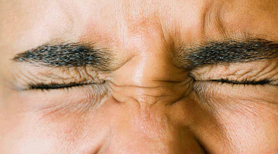 Đau mắt, buồn nôn, thị lực mờ...các triệu chứng này thường đến rất nhanh.