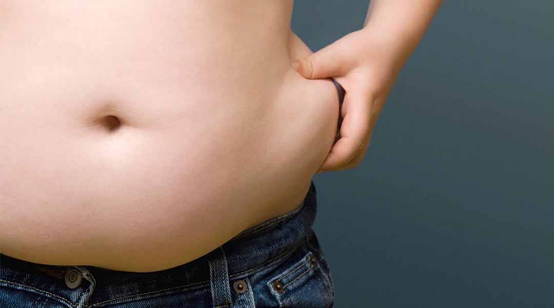 Mỡ thừa ở vùng bụng quá nhiều có ảnh hưởng xấu đến mạch máu và mức cholesterol.