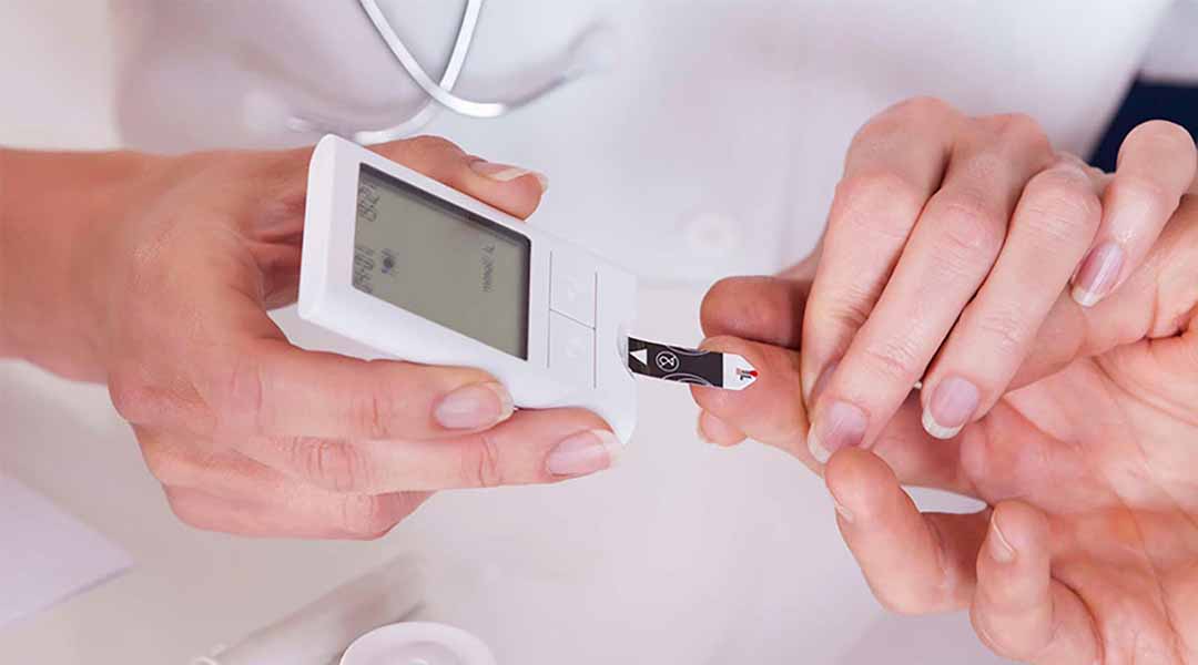 Hãy kiểm tra lượng đường trong máu thường xuyên, uống thuốc theo quy định và gặp bác sĩ vài tháng một lần để họ có thể theo dõi mức độ của bạn.