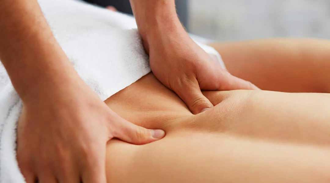 Massage để ngăn ngừa đau dây thần kinh liên sườn.