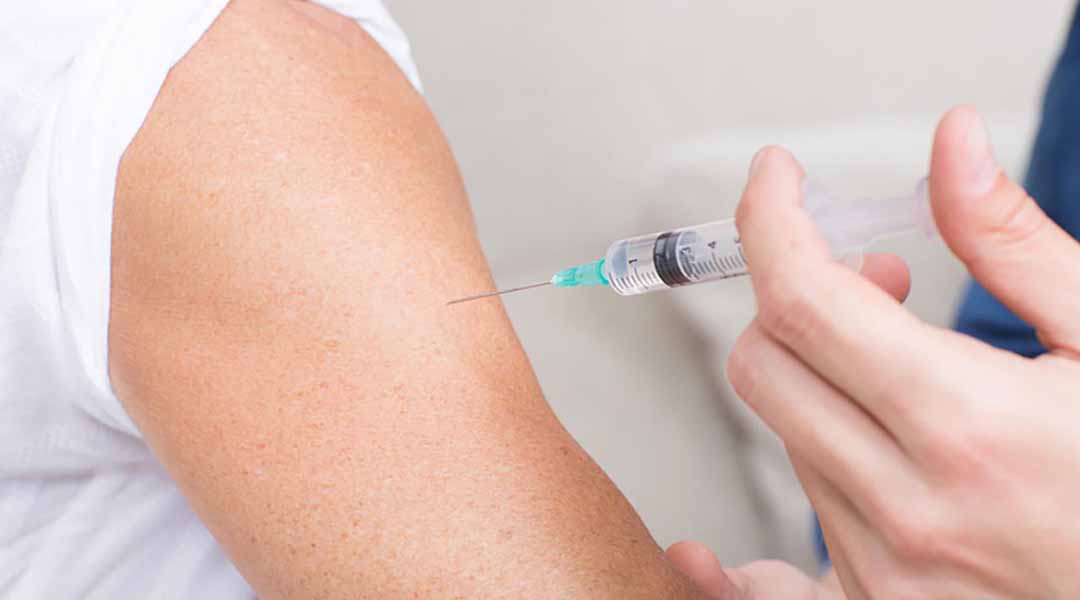 Hiện nay HPV có thể phòng ngừa bằng vắc-xin. Và liều lượng lý tưởng nhất là hai liều vắc-xin được tiêm cho bé trai và bé gái trước tuổi 15 hoặc ba liều nếu bắt đầu tiêm vắc-xin ở độ tuổi từ 16 đến 26.