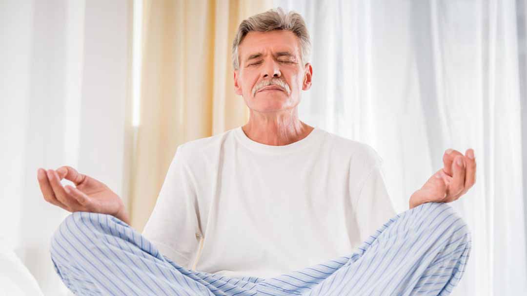 Mẹo trị mất ngủ hiệu quả cho người già