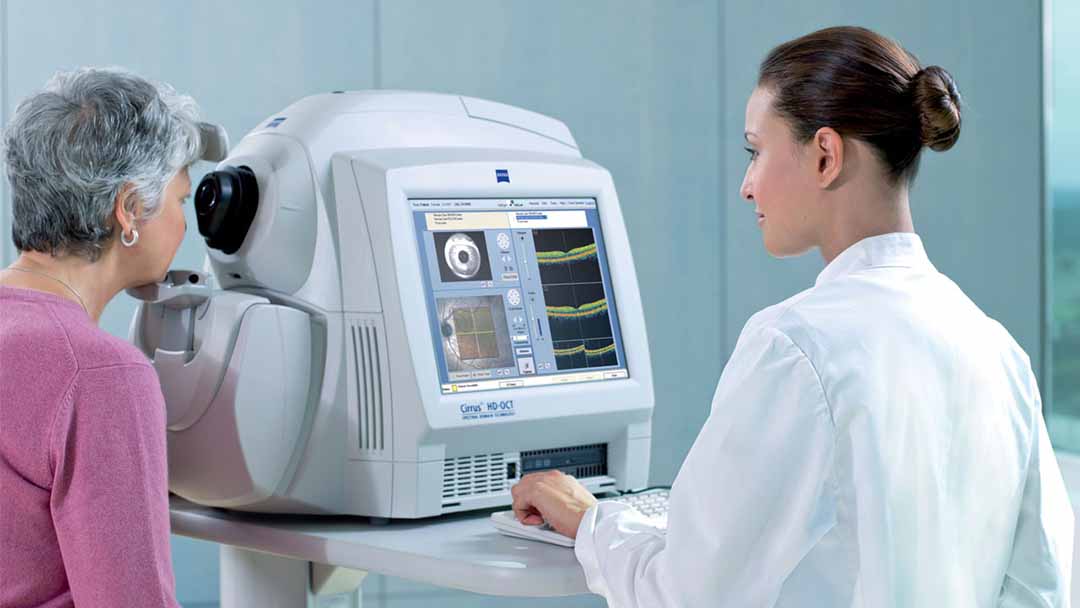 Hệ thống chụp cắt lớp quang học OCT (Optical Coherence Tomography), một công nghệ hình ảnh quang học đã được sử dụng trong nhãn khoa để chụp ảnh võng mạc.