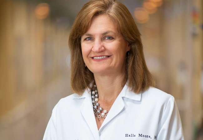 SWOG Halle Moore, nhà nghiên cứu hàng đầu về nghiên cứu POEMS và phó giáo sư y khoa tại Cleveland Clinic. Nhà cung cấp hình thức: Cleveland Clinic