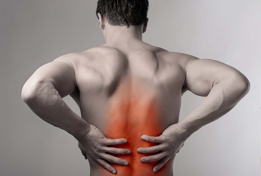 Những cơn đau xuất hiện thường xuyên vùng thắt lưng.