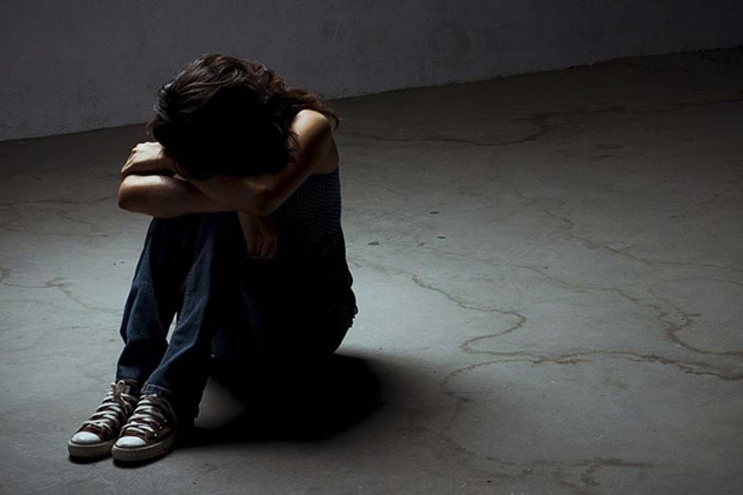 Bệnh trầm cảm gây ra những ảnh hưởng tiêu cực đến cảm giác, suy nghĩ và hành xử.