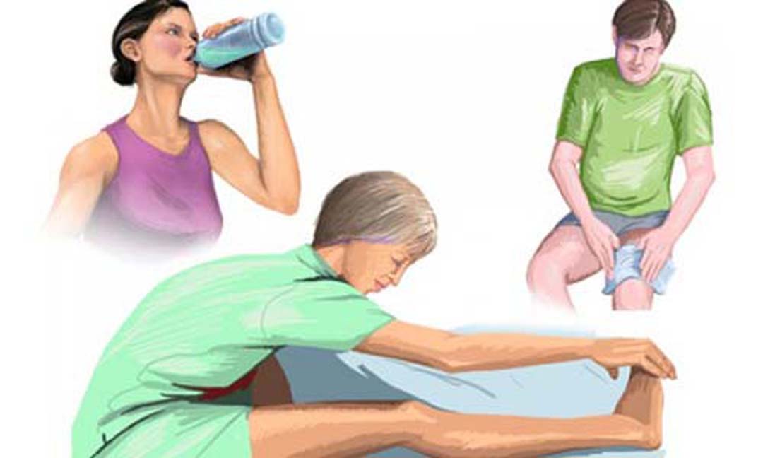 Uống đủ nước, căng duỗi cơ và thường xuyên vận động.